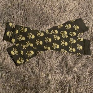 Baby leggings -black with green skulls